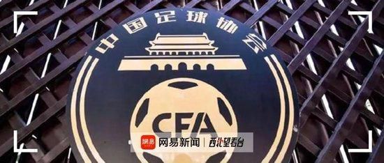 白丝老师喂我乳让我扒开双腿小说